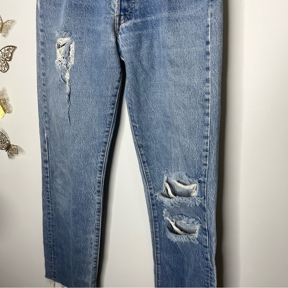 π¦π LEVIβS | Light Blue Distressed Straight Leg Denim Jeans - Picture 6 of 9